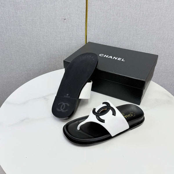 CC 26s CC Thong Slides White Lambskin