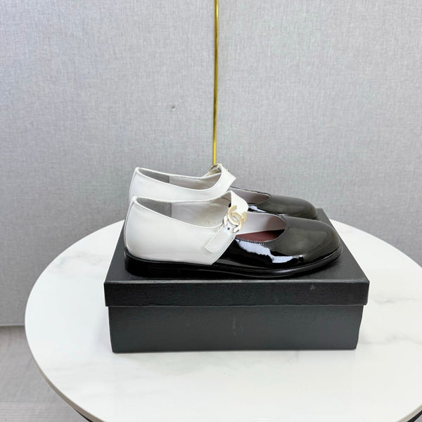 CC 26s Mary Jane Flats Black White Patent Leather 904494