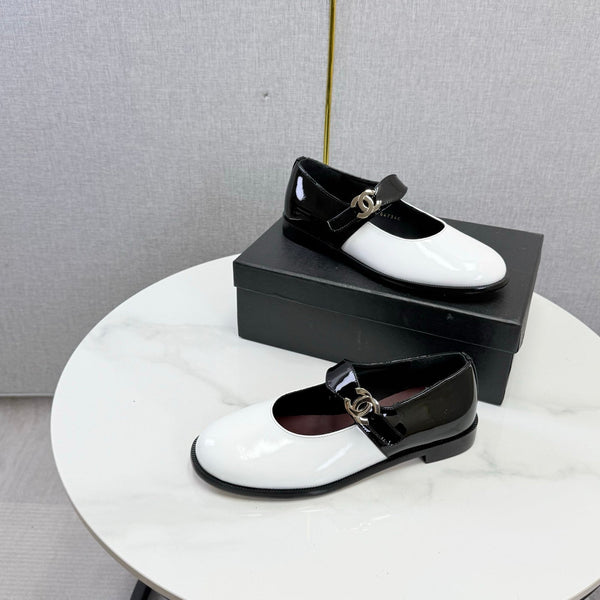 CC 26s Mary Jane Flats Black White Patent Leather 904498