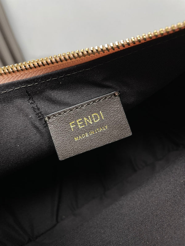 FENDIGRAPHY MEDIUM 29 IN BISQUE SMOOTH LAMBSKIN GOLD HARDWARE