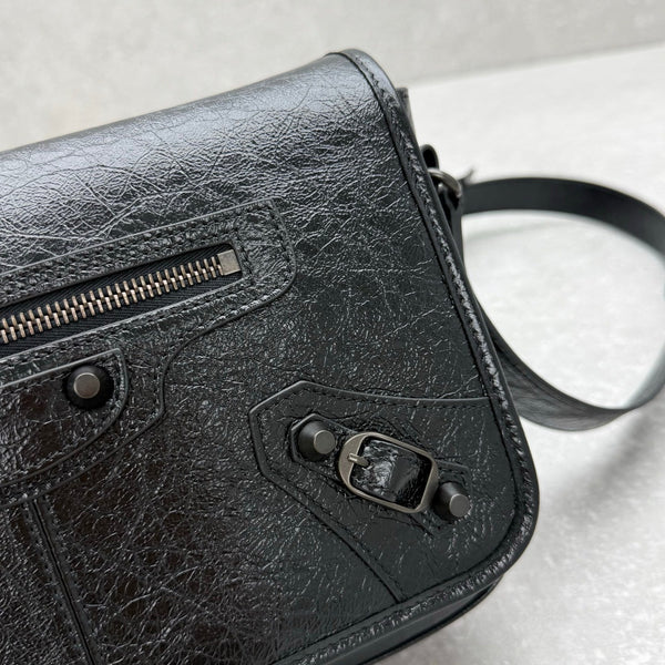 BG Le City Small Flap Messenger Bag Black Oil Wax Leather