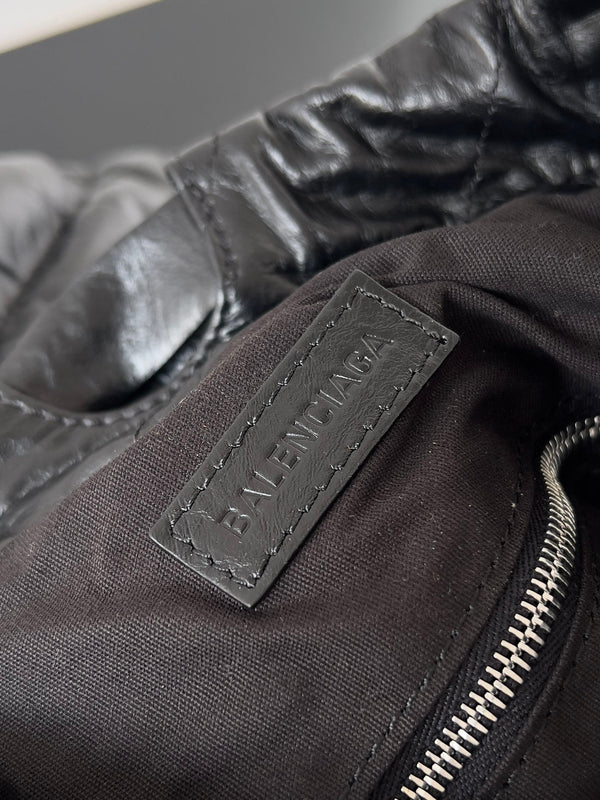 CRUSH LARGE TOTE BAG 46 IN BLACK QUILTED CALFSKIN SILVER HARDWARE