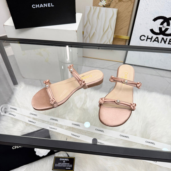 CC 2026 Pearl Slide Beige Satin Leather 692025
