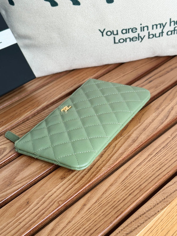 cc zipped wallet 20cm green quilted caviar gold hardware