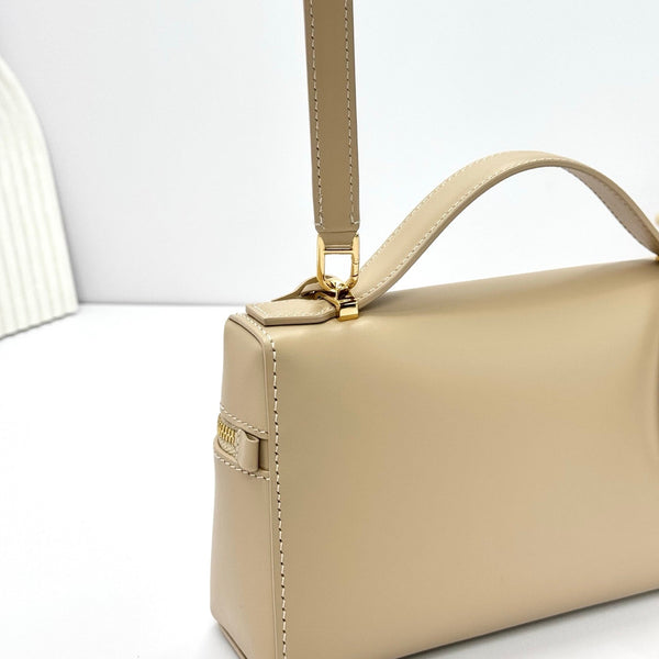 LP Extra Pouch L23 Light Milky Calfskin 282140