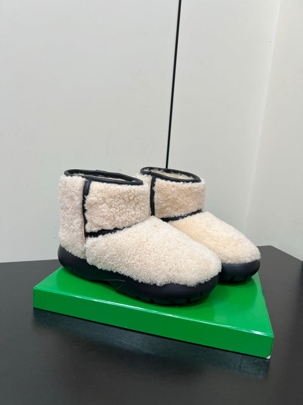 BV Mini Snap Ankle Boot White Calfskin Shearing 538961