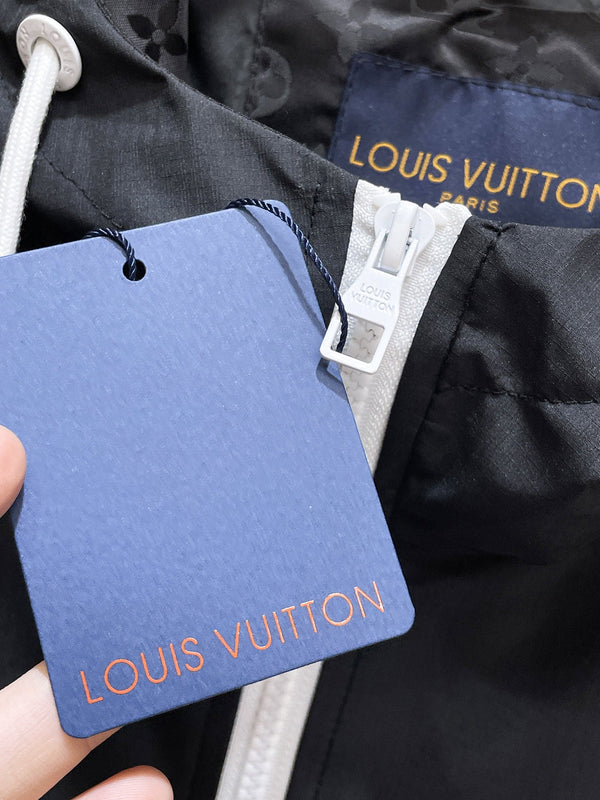 LV BLACK JACKET 239571