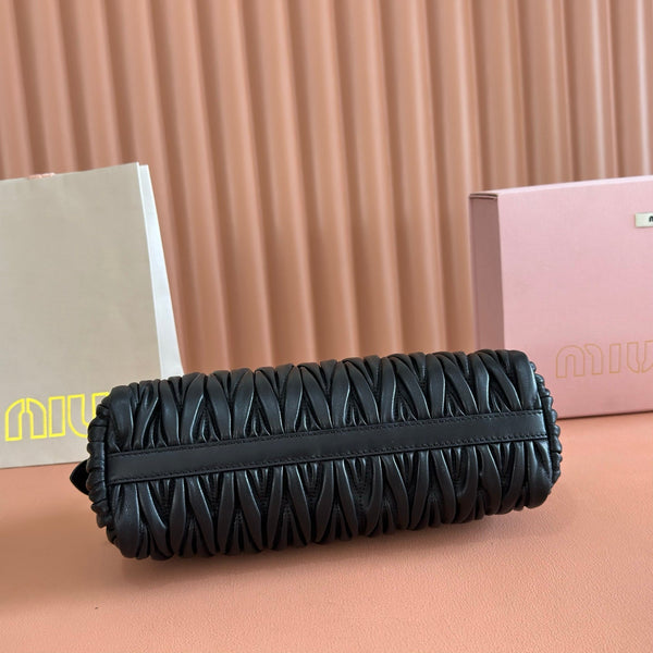 Miu Caprice Clutch Black Matelassé Nappa Leather 280764