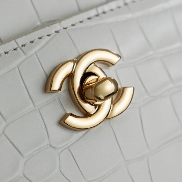Chanel 25 Crocodile-embossed 40cm Bag White Cowhide 322960