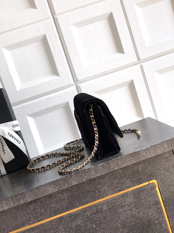 CC 26C Flap Bag 20 Black Velvet