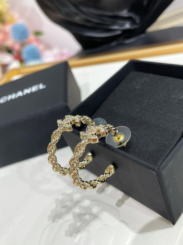 CC 26FW Gorgeous Gold Earrings 012