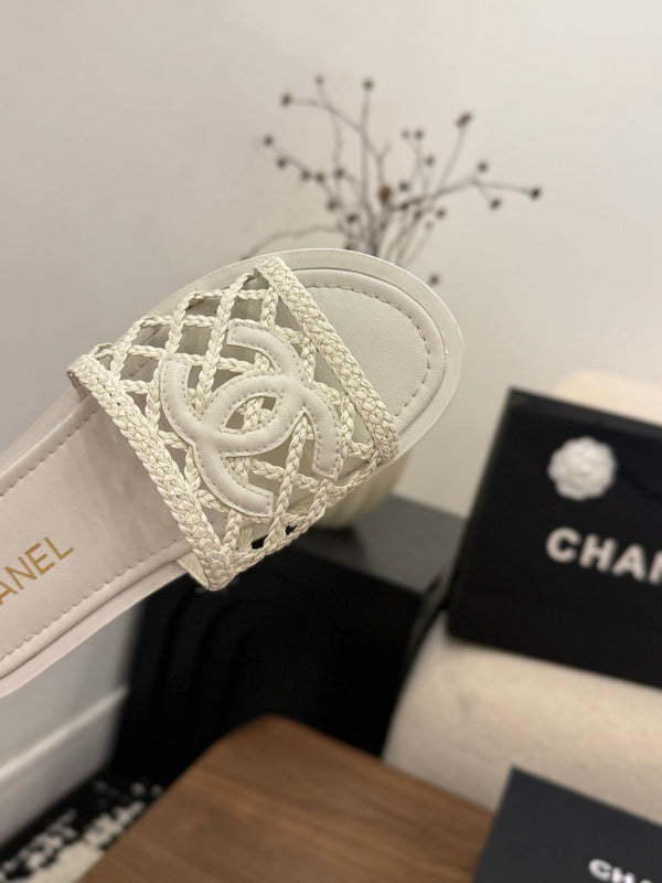 CC 26s Slippers White Leather 850326
