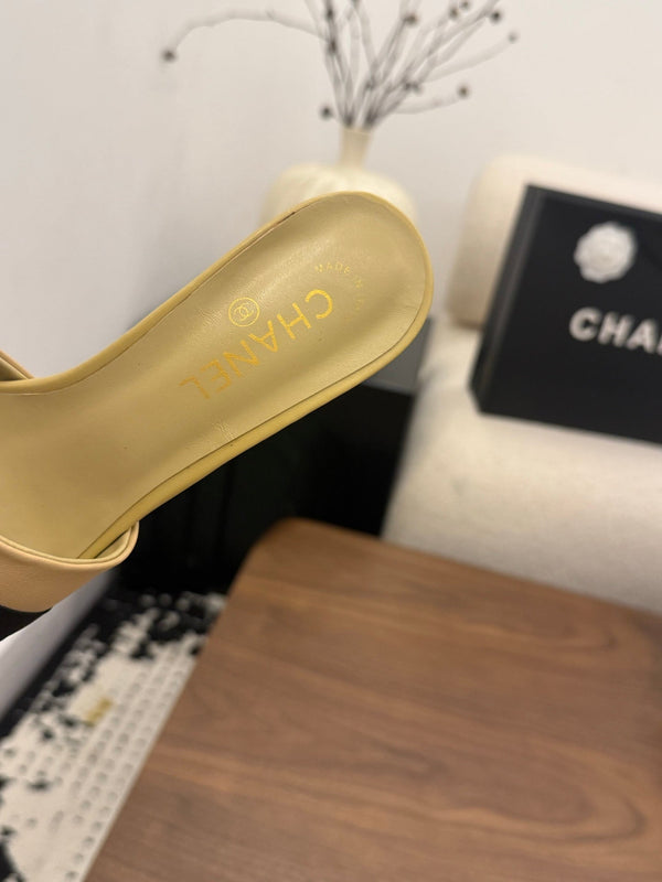CC 26s High-Heeled Slippers 5cm Beige Leather 850460