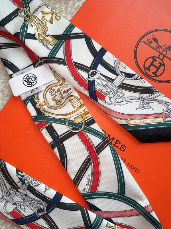 HM 26s Scarf 86 In Silk 309610