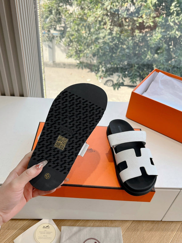 CHYPRE SANDAL IN WHITE SHINY GRAINED CALFSKIN