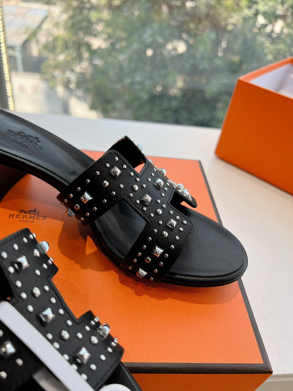 HM 25C Oasis sandal Black Leather with Studs 202838