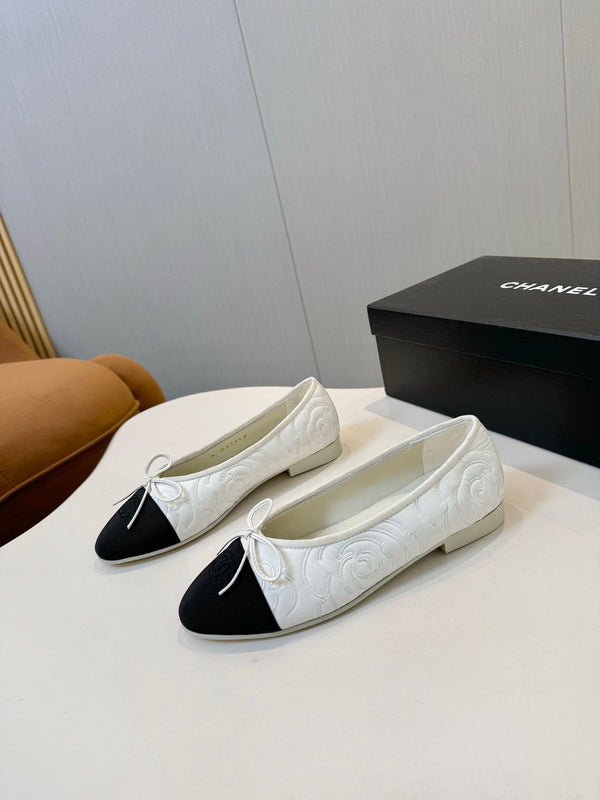 CC 25ss Métiers d’art Ballet Flats 10mm Black White Fabric Grosgrain 417039