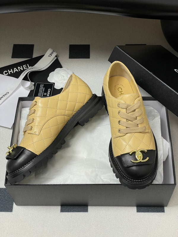 25K Double C Buckle Thick-Soled 25mm Loafer Beige Black Lambskin 247708