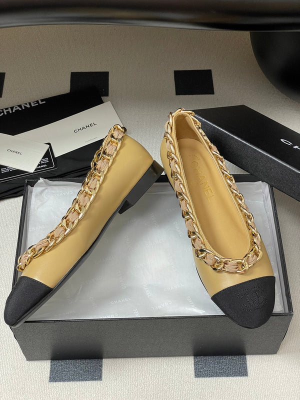 Chanel 25A Ballet Flats Big Chain Double C Beige Black Sheepskin 393818