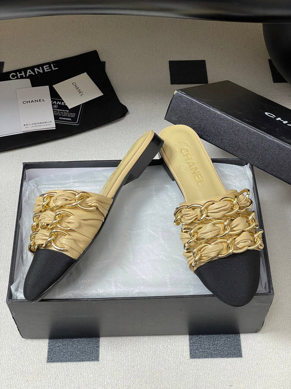 CC 25B Chain Closed Toe Flat Mule Beige Sheepskin 393888