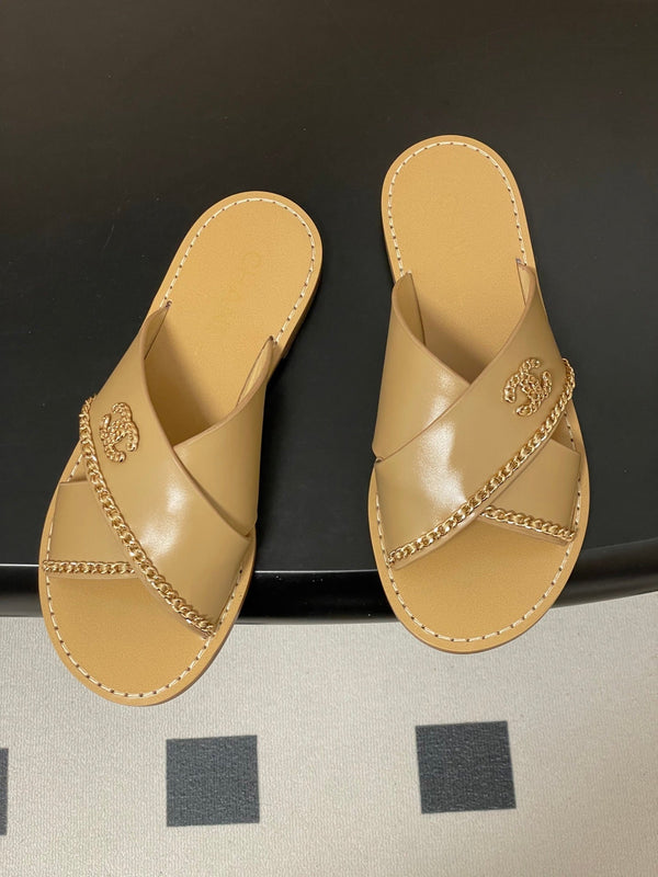 CC 26 Criss-cross Strap Slipper Beige Sheepskin 593302