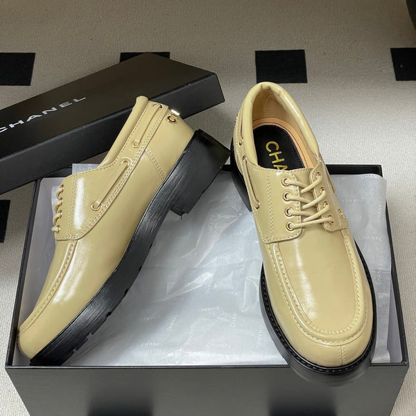 CC 26 Lace-Up Loafer Beige Sheepskin 594247