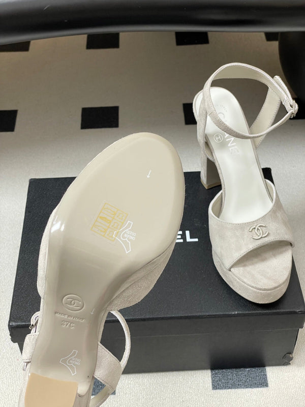 CC 26SS Platform Sandals 120mm Light Gray Double C Sheepskin Suede 632573