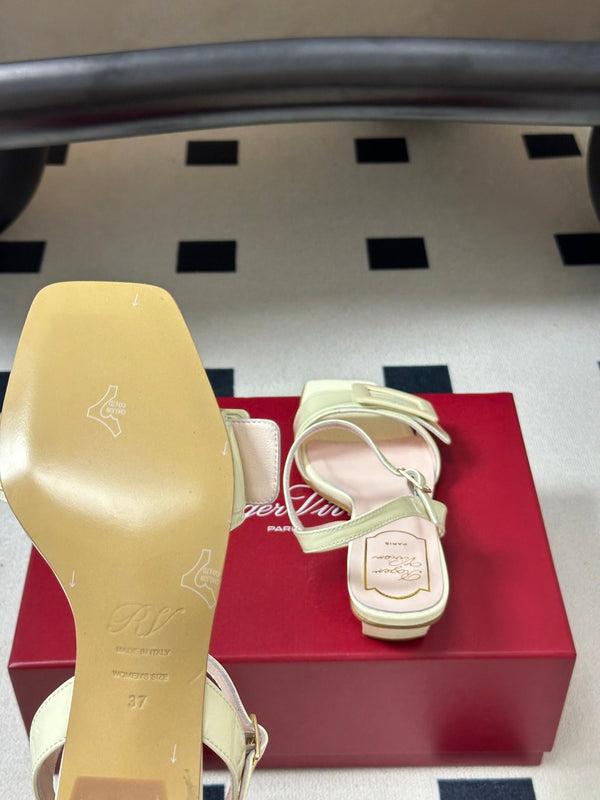 RV Belle Vivier Sandals Cream Patent Leather 835127