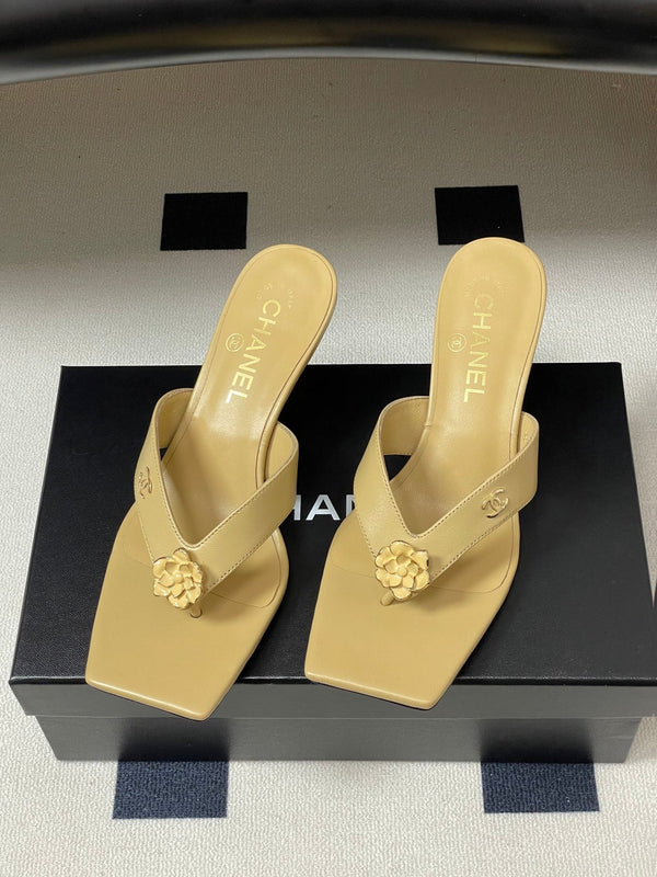 CC 26s Camellia High-Heeled Sandals Square Toe 6cm Beige Leather 834727