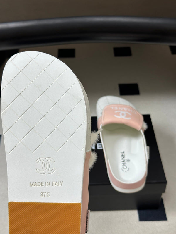 CC 26s Mules Light Pink White Quilted Leather Shearing 952553