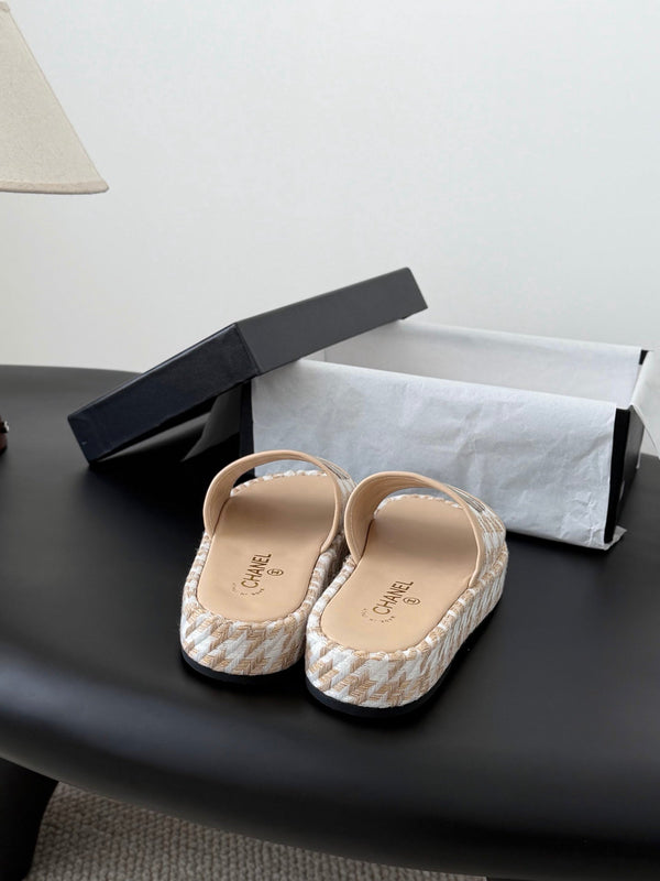 CC 26ss Slippers Beige Ivory Sheepskin Woven 670371