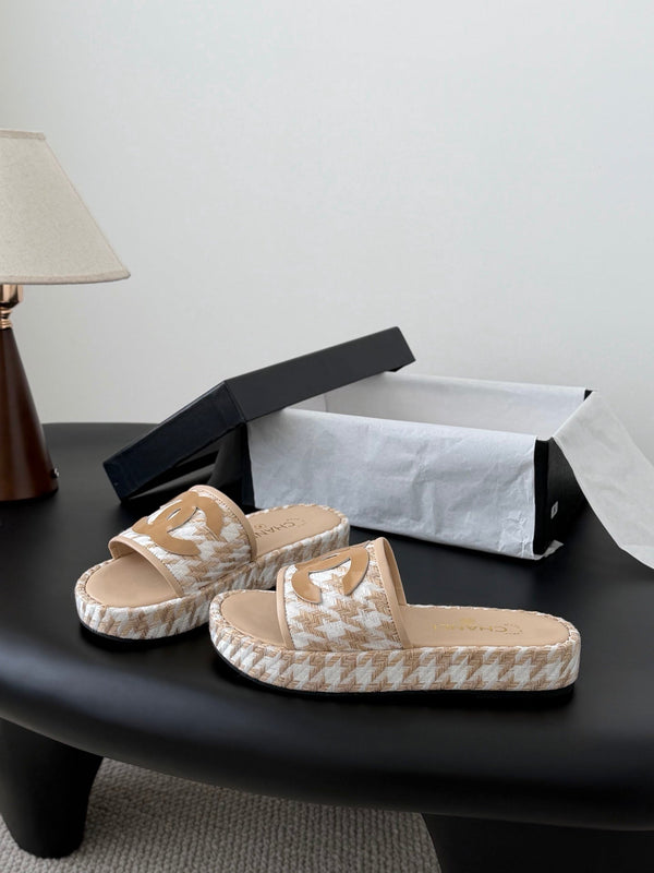 CC 26ss Slippers Beige Ivory Sheepskin Woven 670371