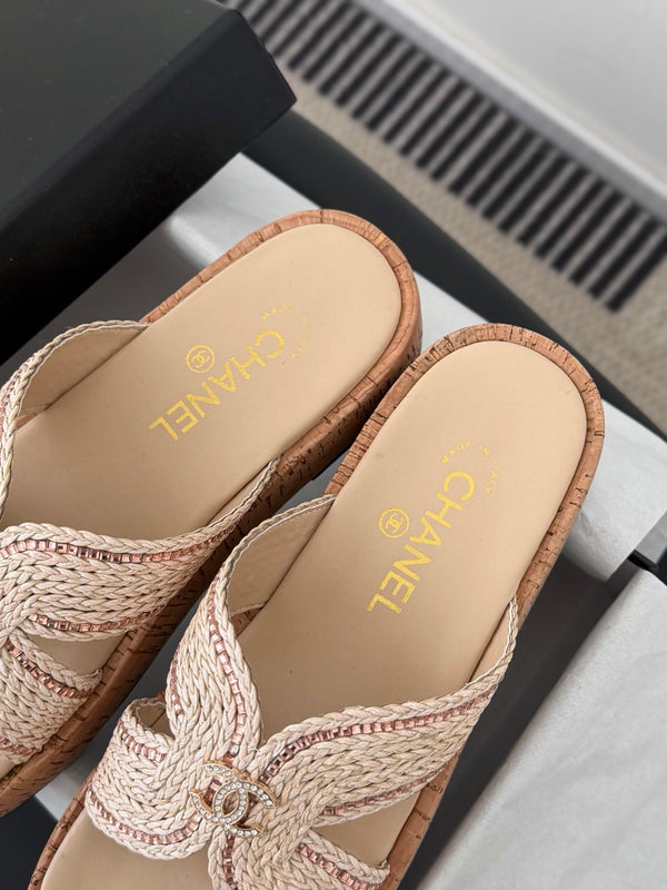 CC 26s Sandals Beige Raffia Sheepskin 670378