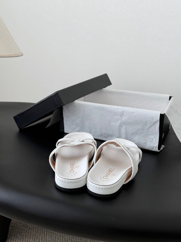 CC 26s Sandals White Sheepskin 670379