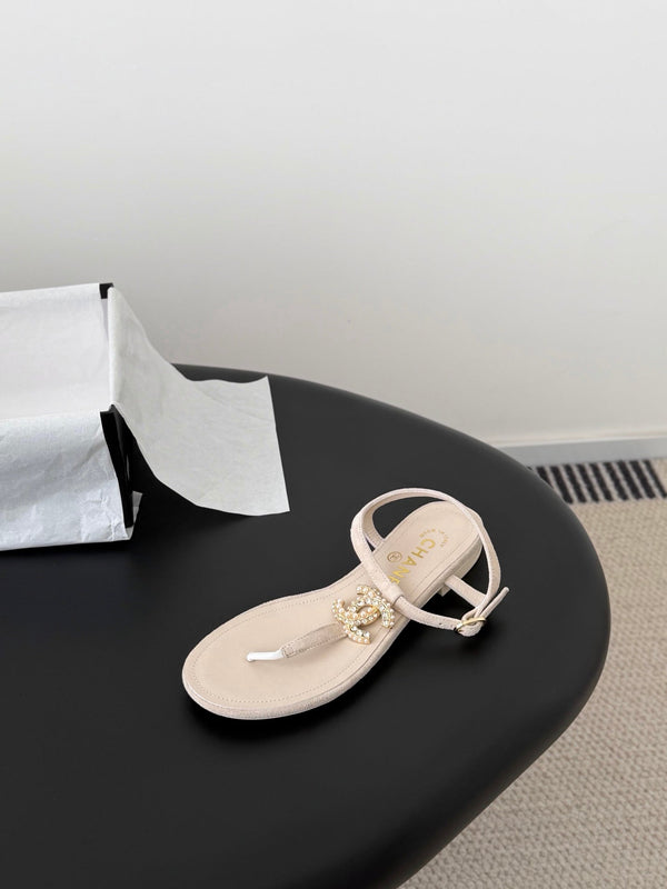CC Strappy Sandals Cream Suede Sheepskin 670381