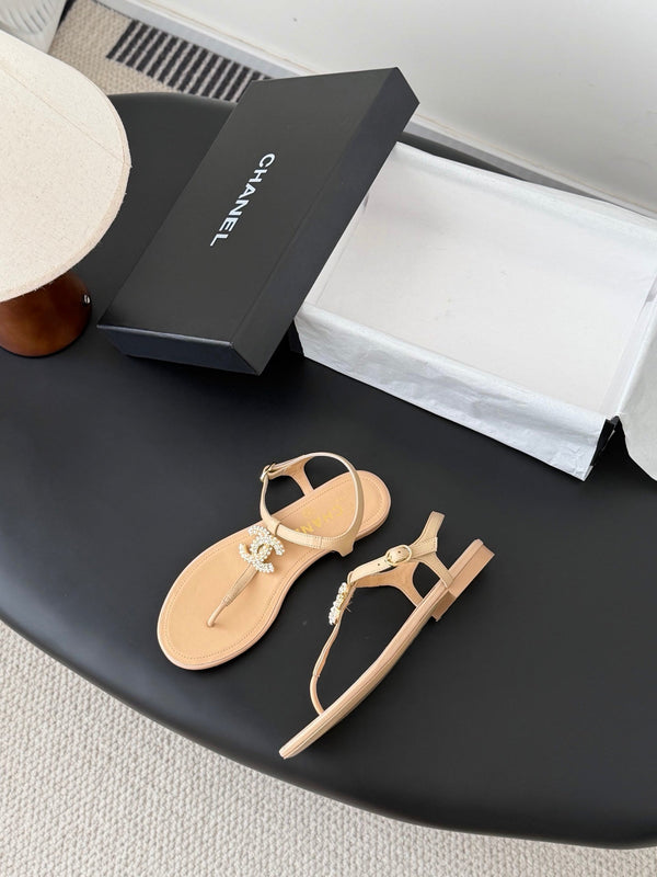 CC Strappy Sandals Beige Sheepskin 670386