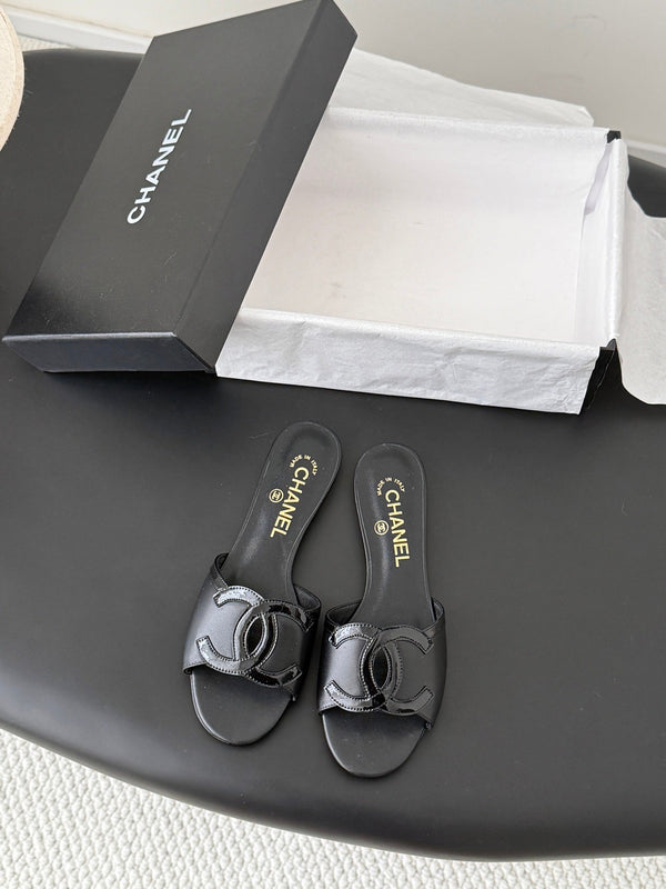 CC 2026 Flat Sandal Black Lambskin 675865