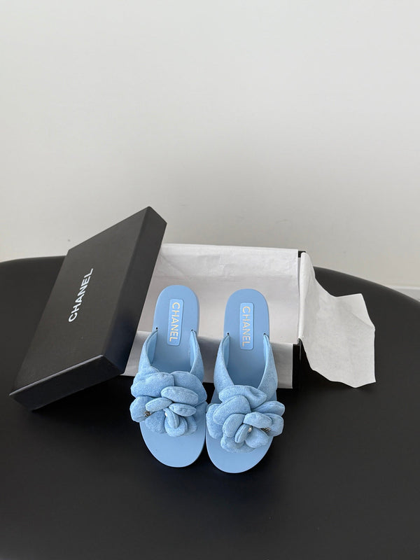 CC 26K Camellia Slippers Light Blue Suede 914832