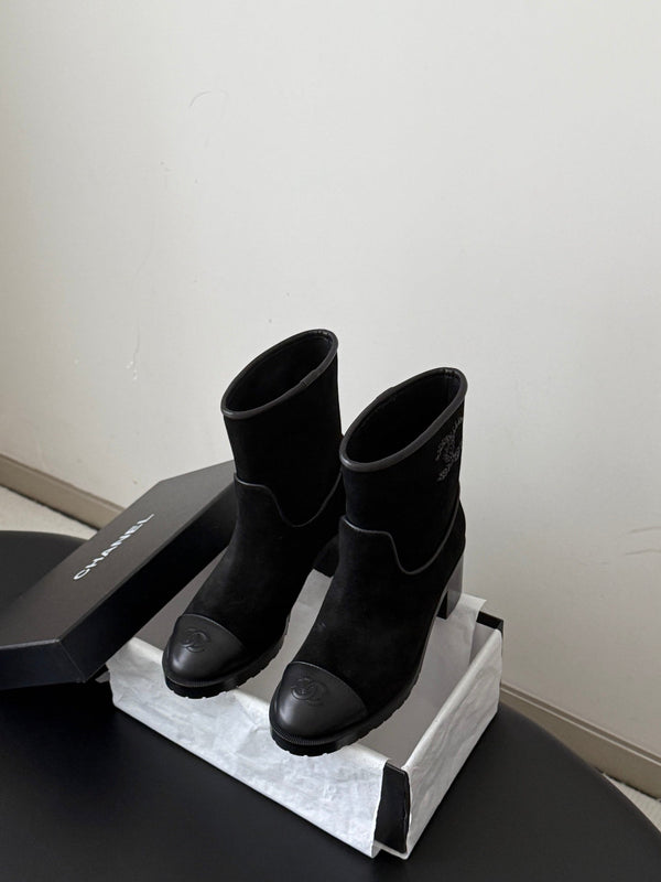 CC 26s Embroidered Logo Ankle Boots Black Suede 127787