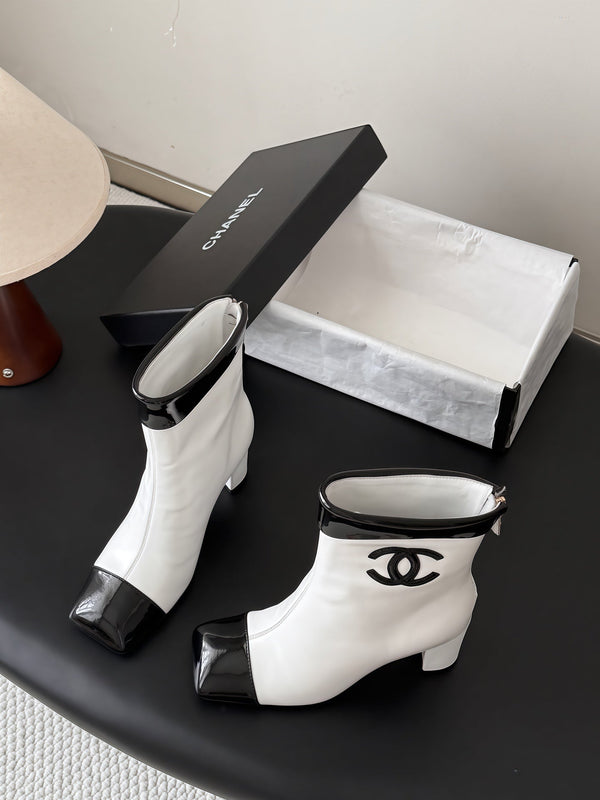 CC 26s Ankle Boots White Black Leather Patent 127860