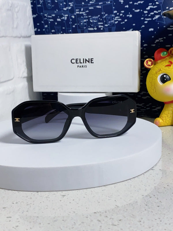 TRIOMPHE SQUARE SUNGLASS 566743 IN BLACK ACETATE GRADIENT SMOKE LENSES