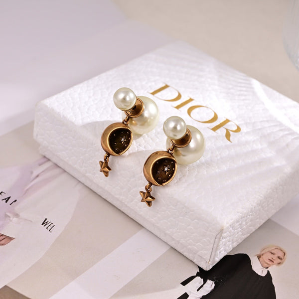 CD 26S Star Logo Pearl Drop Earrings In Gold Tone Metal 629949