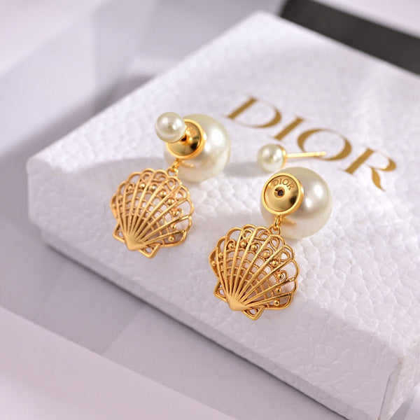 CD 26S Pearl Shell Drop Earrings In Gold Tone Metal 631865