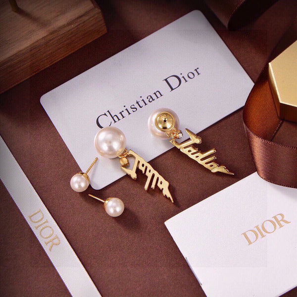 CD 26S Dior Jadior Logo Pearl Drop Earrings In Gold Metal