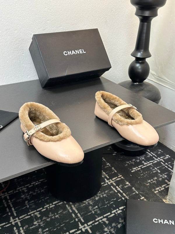 CC 2025 Puffer Ballet Flat With Strap Beige Sheepskin Fur 529344