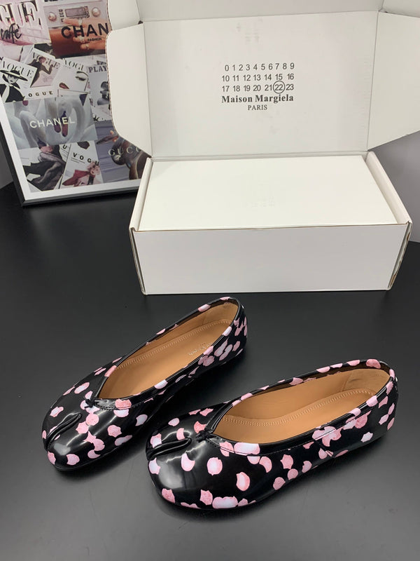 MM Tabi Ballet Flats Black Pink Cowhide 895246