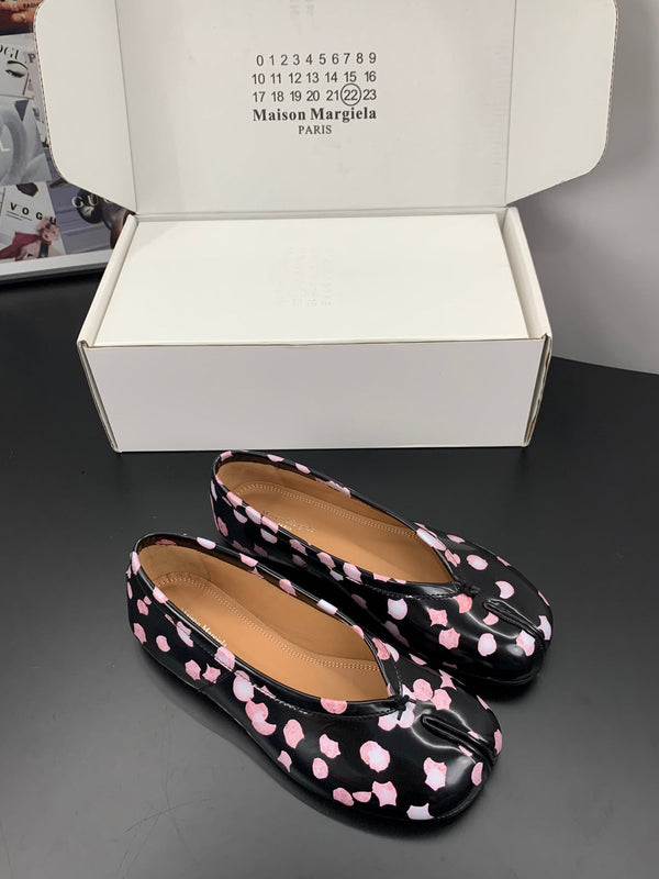 MM Tabi Ballet Flats Black Pink Cowhide 895246