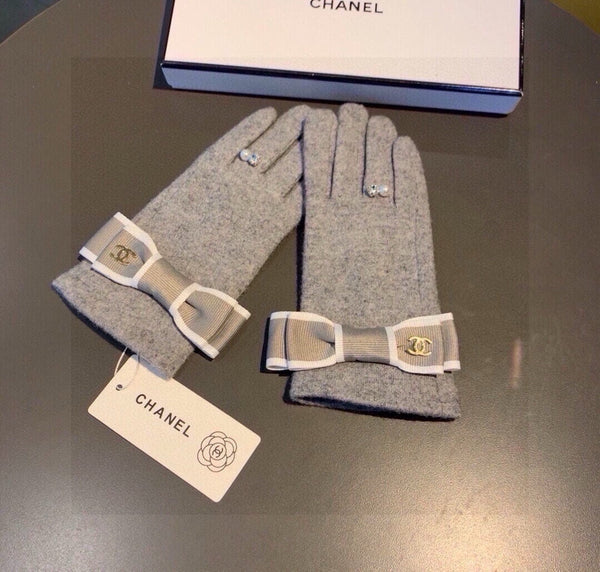 CC GLOVES IN PALE GRAY WOOL WITH BOW 463856