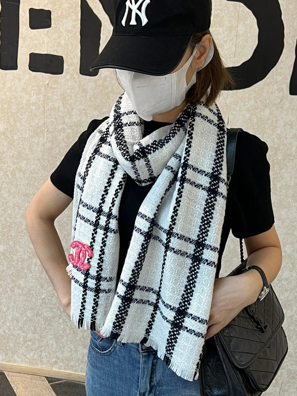 CC Scarf 190 CM In White With Black Stripes Wool 420038