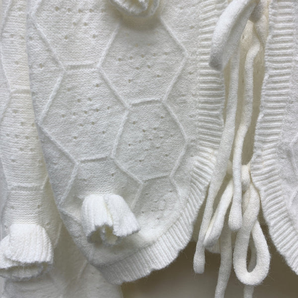 CC 25 Knitted Three-Dimensional Flower Tie Cardigan in White 277591